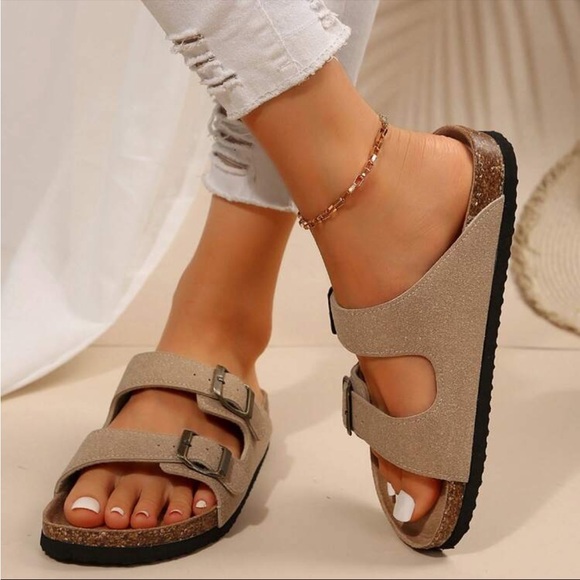 Sandals - Picture 5 of 6